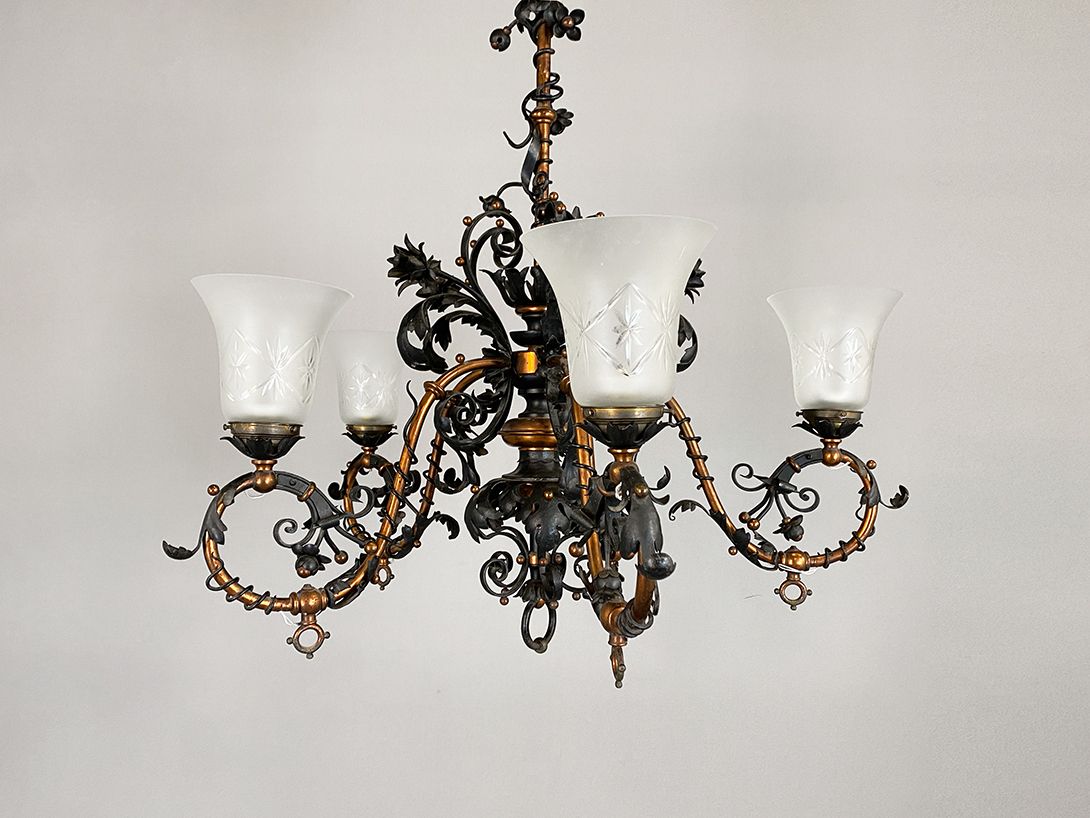 Foto Gothic Brass and Black Metal Chandelier h100