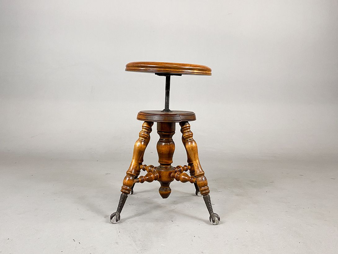 Foto Unique Carved Wooden Stool with little Glass Ball Feet h45-60