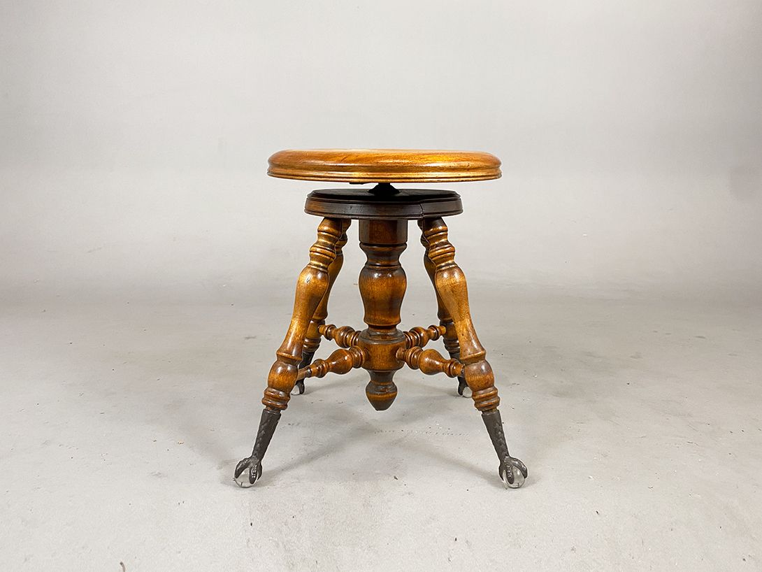 Foto Unique Carved Wooden Stool with little Glass Ball Feet h45-60