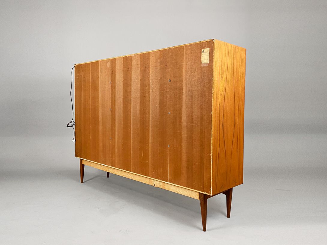 Foto Big illuminated Scandinavian Teak Sideboard w200
