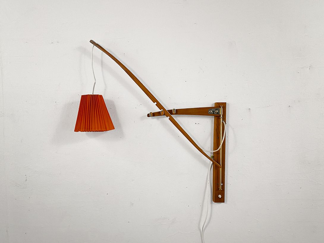 Foto Scandinavian adjustable Wall Lamp, Red Shade h90