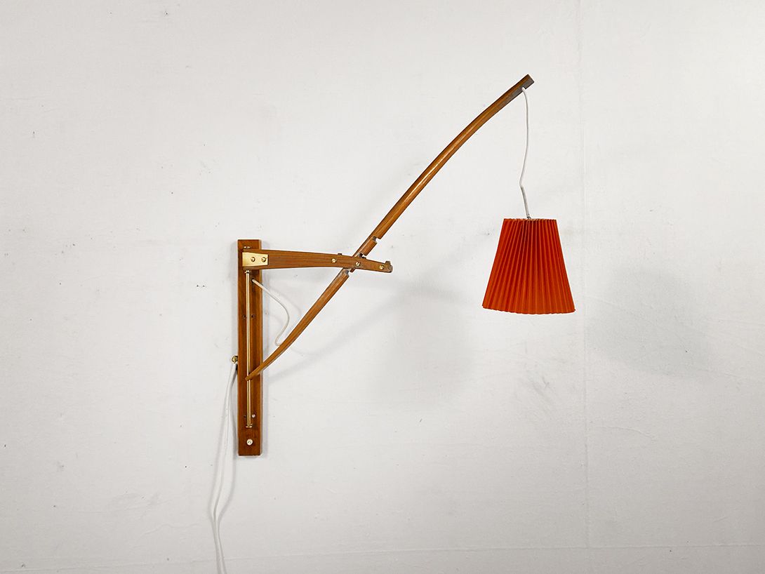 Foto Scandinavian adjustable Wall Lamp, Red Shade h90