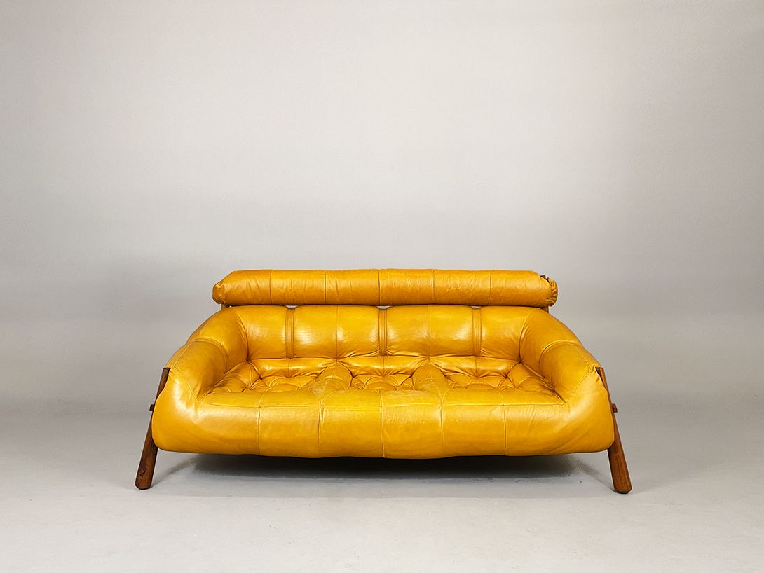 Foto MP81 Brazilian Rosewood Mikado Caramel Leather Three Seater Sofa, 1962