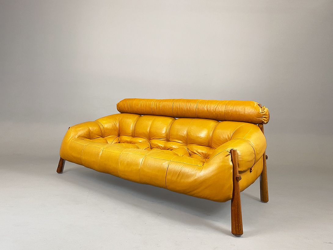 Foto MP81 Brazilian Rosewood Mikado Caramel Leather Three Seater Sofa, 1962