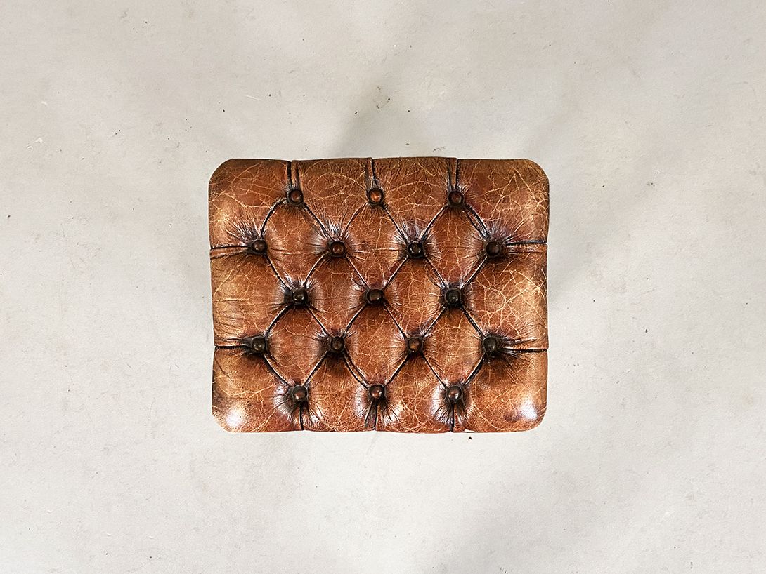 Foto Chesterfield Stool with Cognac Leather Seat h52