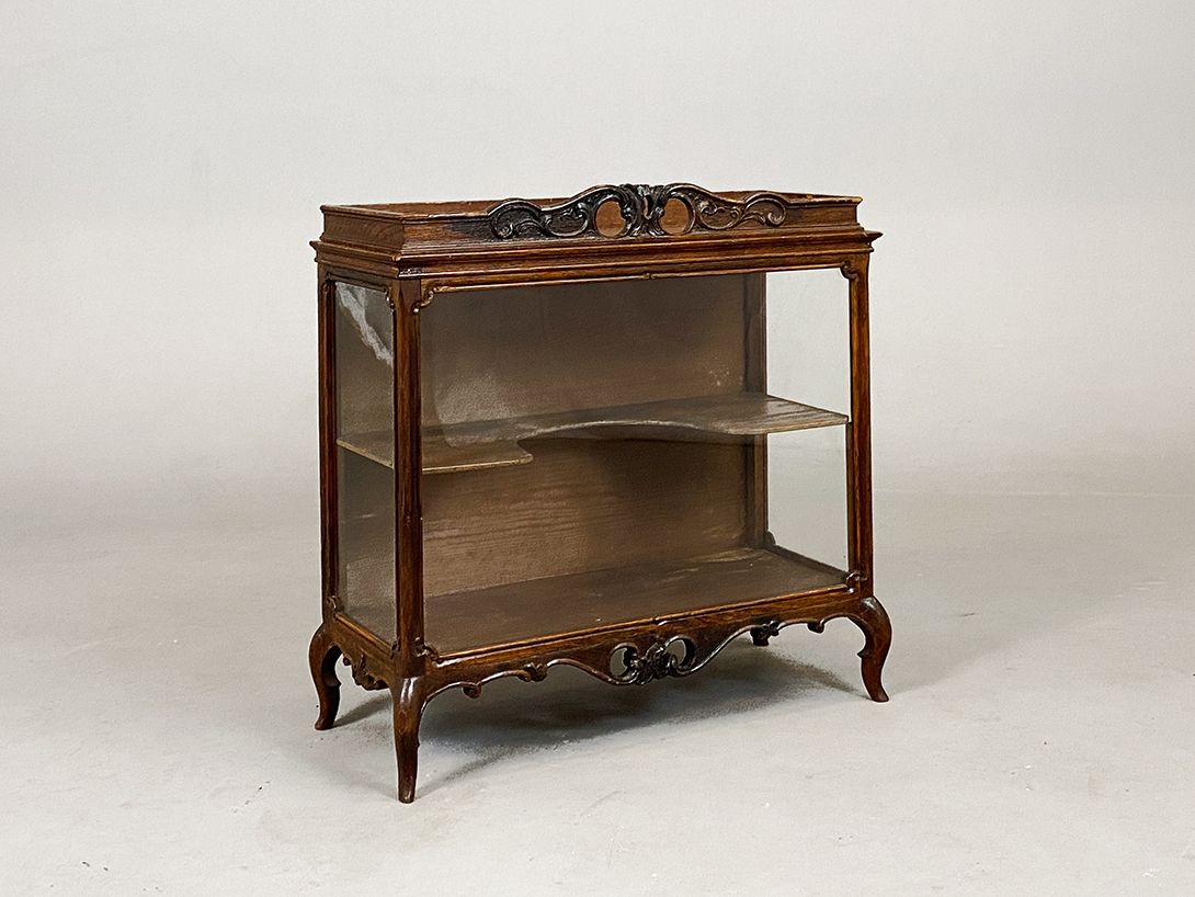 Foto Tiny Rustic Wooden Carved Showcase h57