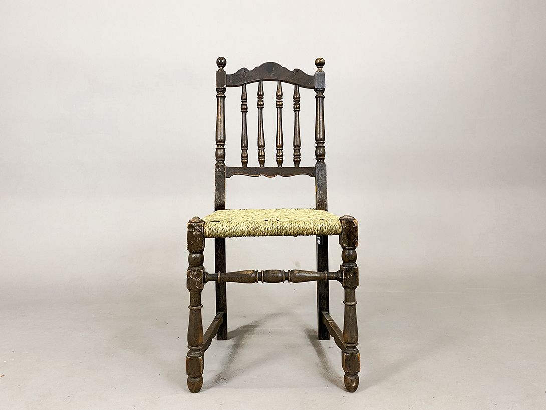 Foto Rustic Wooden Wicker Dining Chair