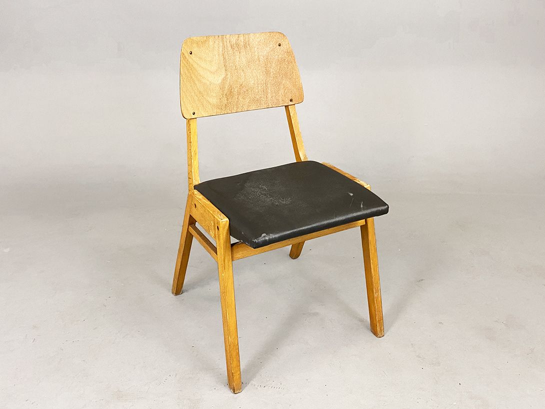 Foto Wooden Chair with Leather Seat