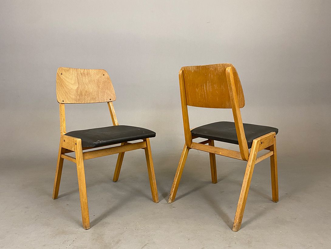 Foto Wooden Chair with Leather Seat