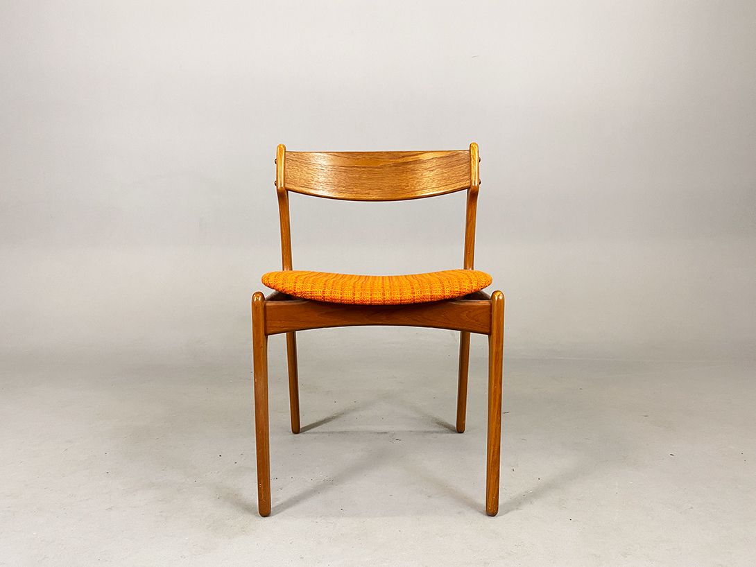 Foto Midcentury Chair from Denmark with Orange Upholstery