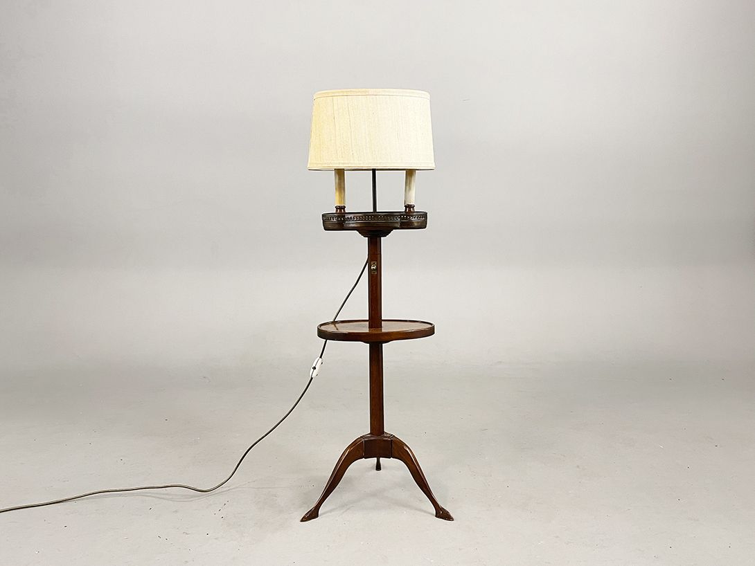 Foto Height-Adjustable Etagere Lamp with Table h110