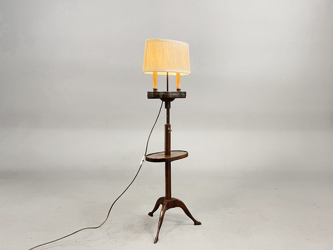 Foto Height-Adjustable Etagere Lamp with Table h110