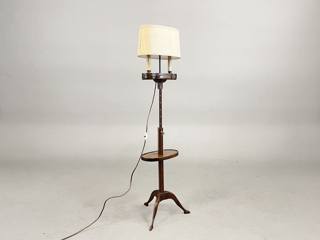 Foto Height-Adjustable Etagere Lamp with Table h110