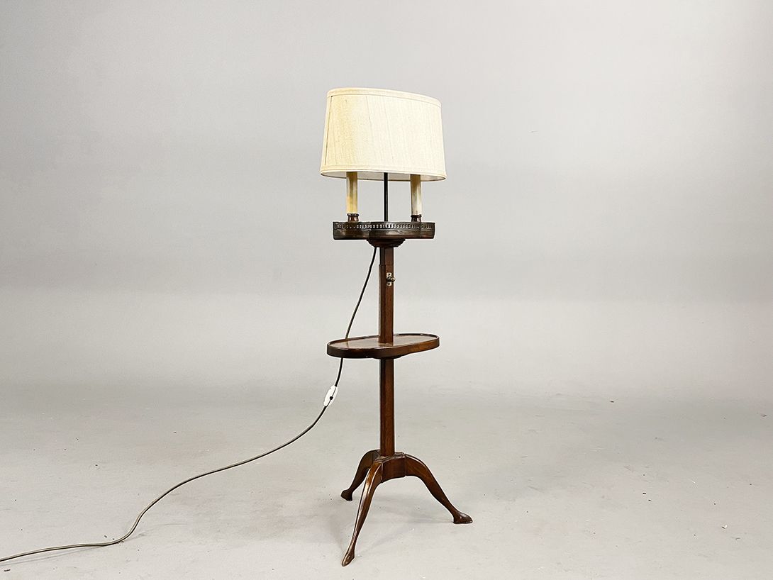 Foto Height-Adjustable Etagere Lamp with Table h110