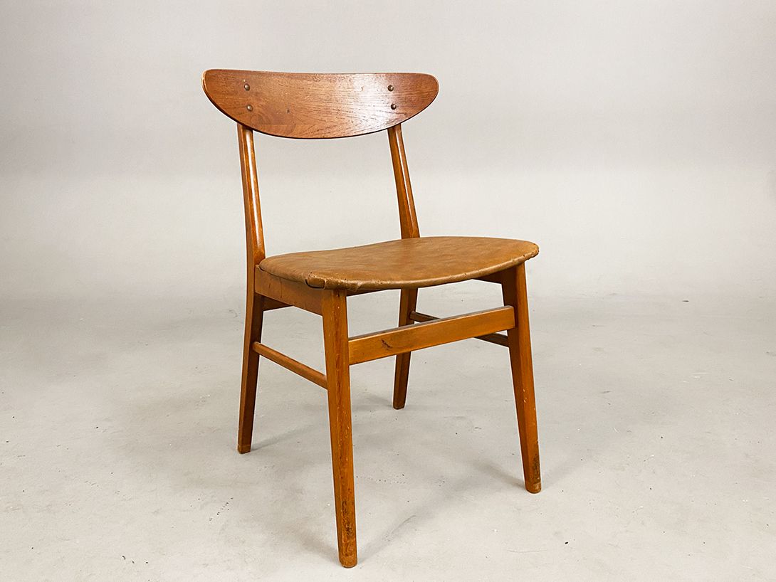 Foto Brown Scandinavian Chair