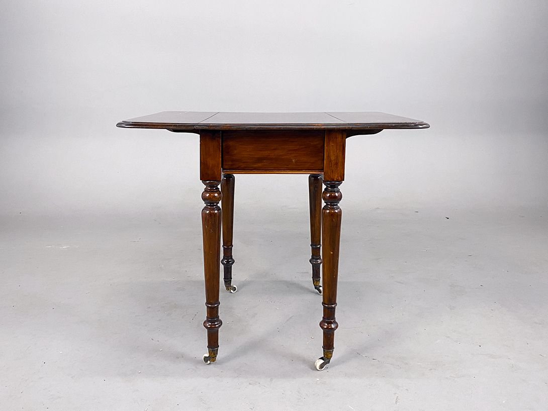 Foto Extending Side Table on Wheels by Heal &#038; Son London h70x60x42