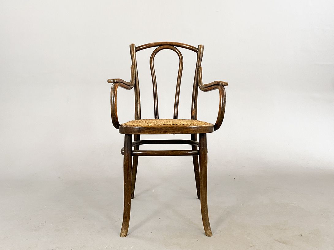 Foto Antique Brown Wickered Armchair