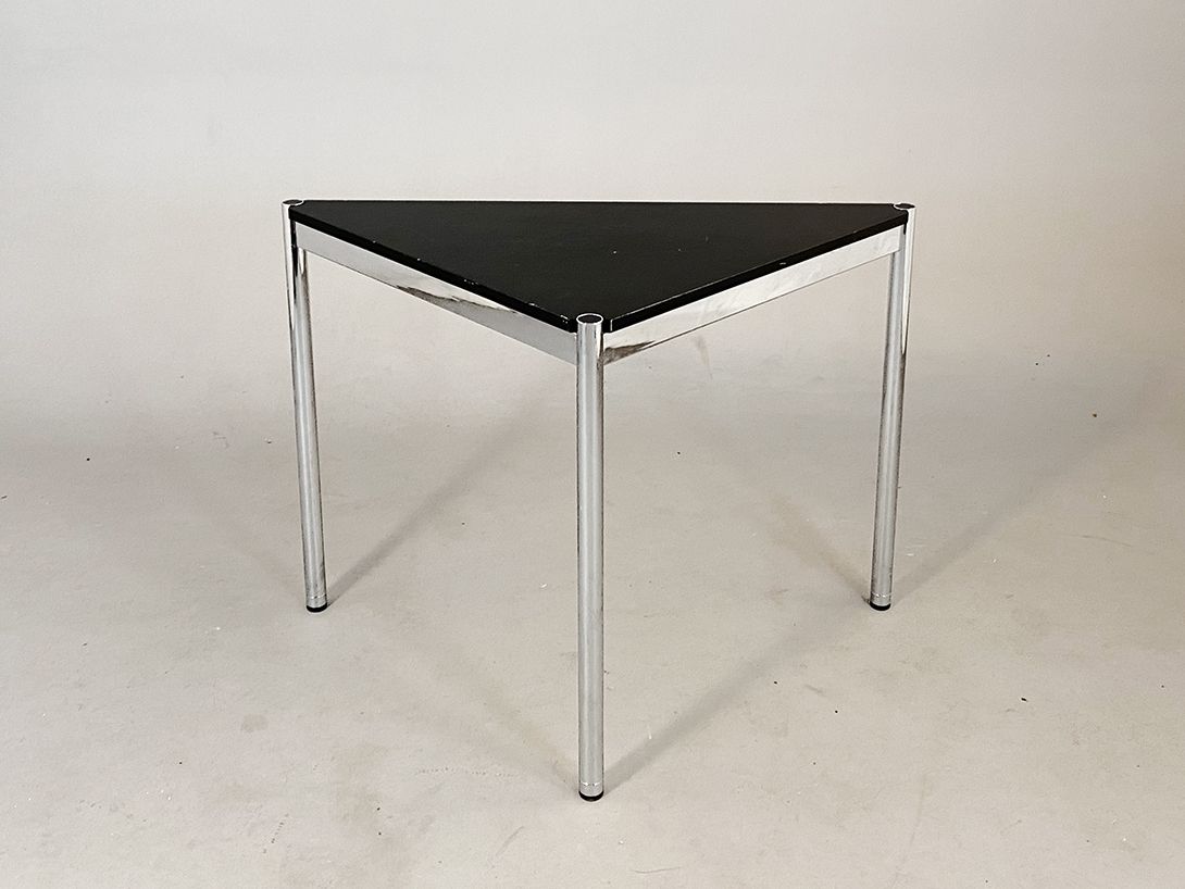 Foto USM Haller Triangle Table h74x104x54