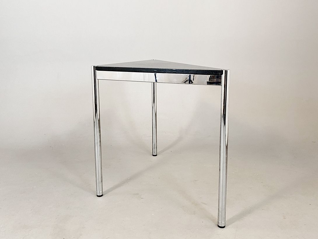 Foto USM Haller Triangle Table h74x104x54