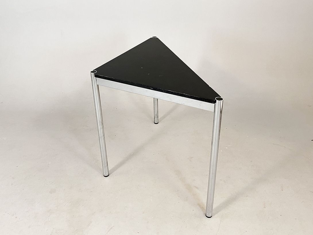 Foto USM Haller Triangle Table h74x104x54
