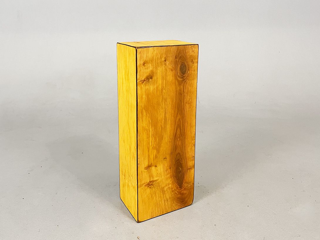 Foto Yellow Wooden Display h47