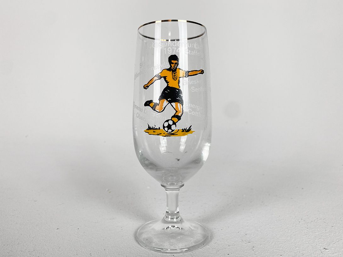 Foto Soccer Beer Glass with the Names of Eastern German Football Clubs