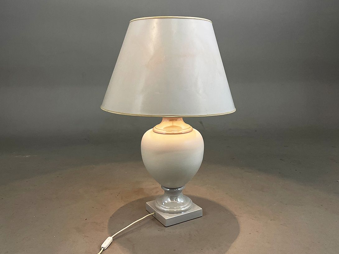Foto Big White Table Lamp h89