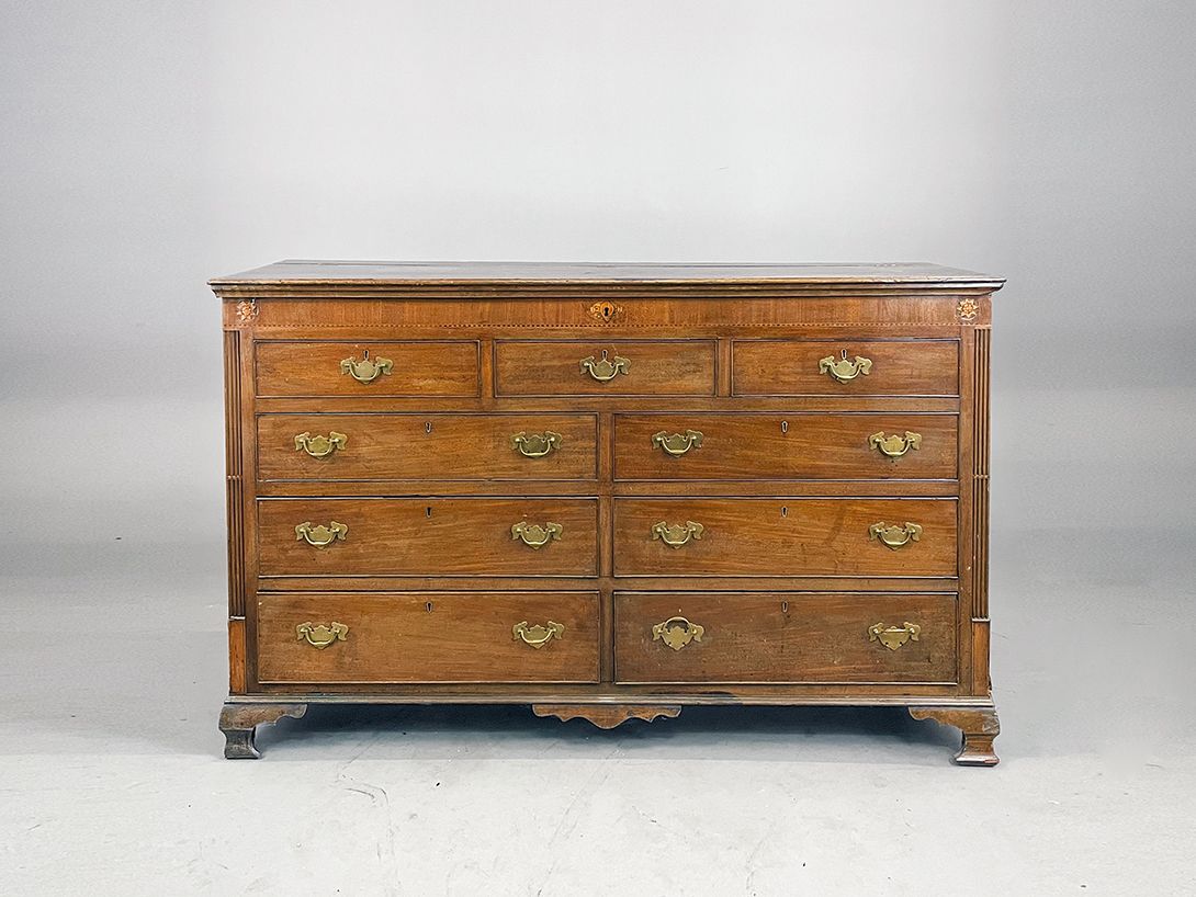 Foto Huge Wooden Cabinet with hidden Trunk h106x174