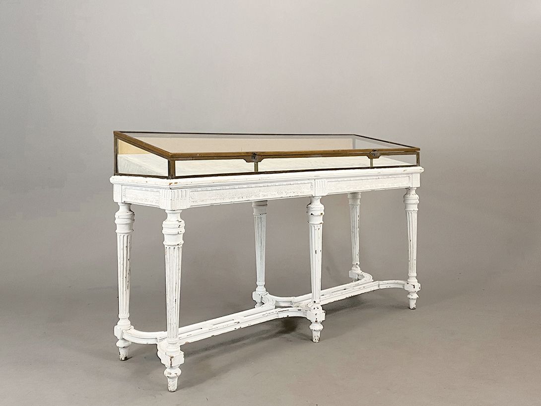 Foto Brass and White Prussian Showcase h100