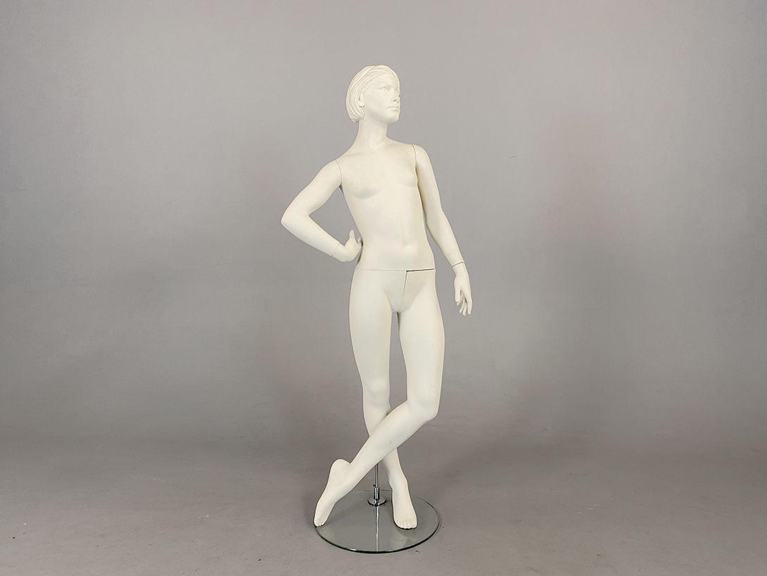 Foto Girl Mannequin Leaning h150