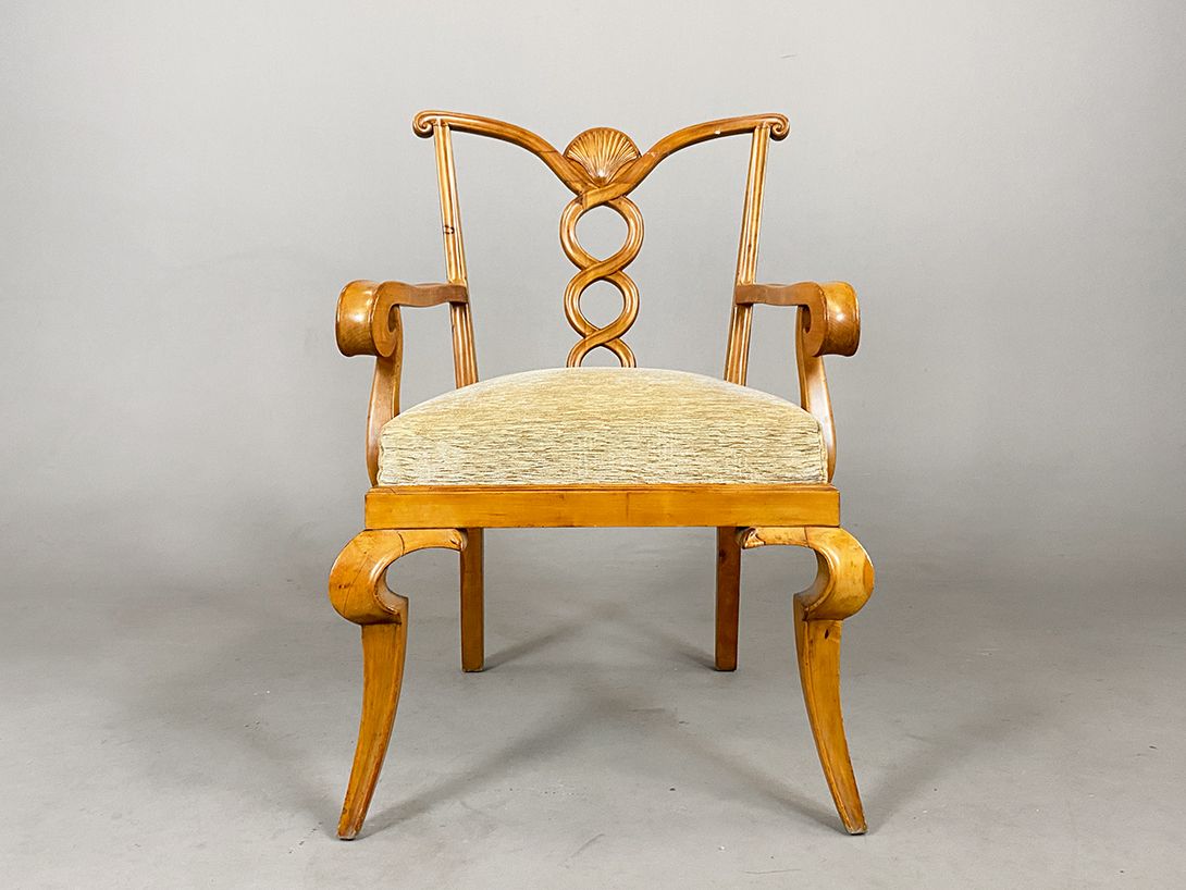 Foto Wooden Carved Armchair with Textile Seating h95