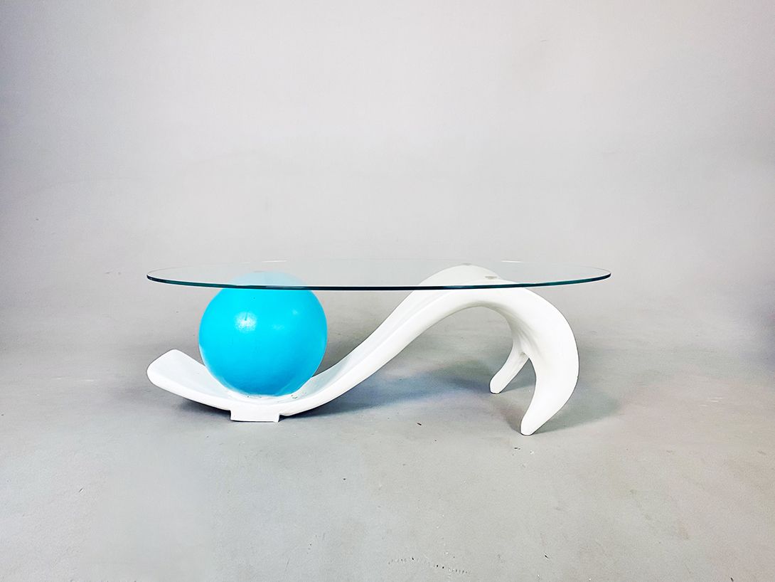 Foto White Wave Coffee Table with Blue Plaster Ball and Ellipse Glass Plate on Top h40