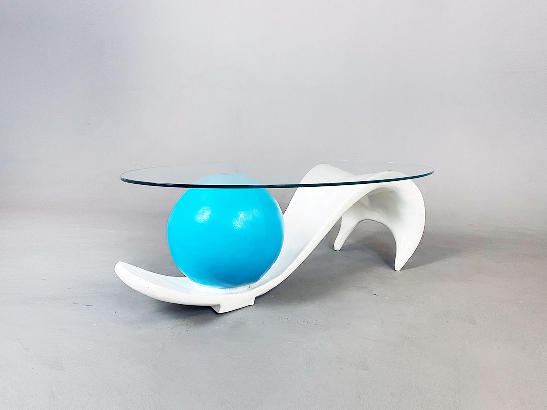 Foto White Wave Coffee Table with Blue Plaster Ball and Ellipse Glass Plate on Top h40