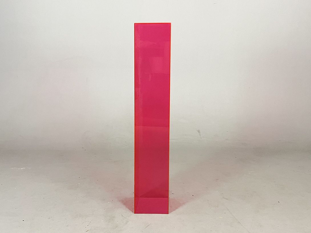 Foto Cubistic Plexi Glass Column Magenta h110