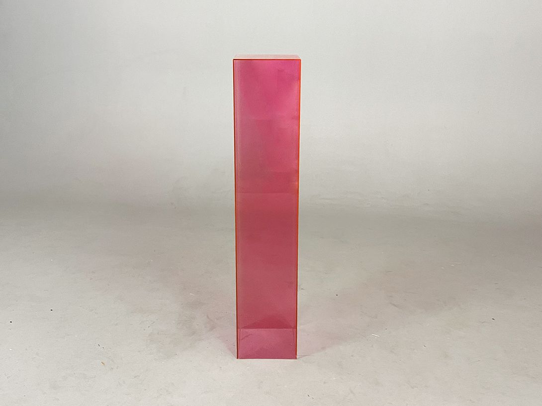 Foto Cubistic Plexi Glass Column Magenta h90