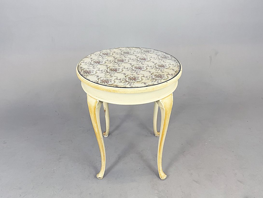 Foto Romantic Classicism Side Table with Floral Pattern 1913 h76x70