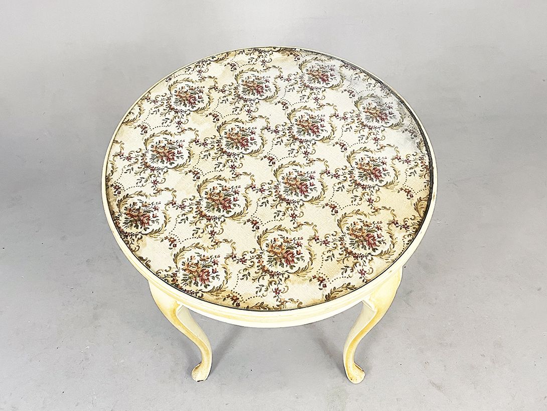 Foto Romantic Classicism Side Table with Floral Pattern 1913 h76x70