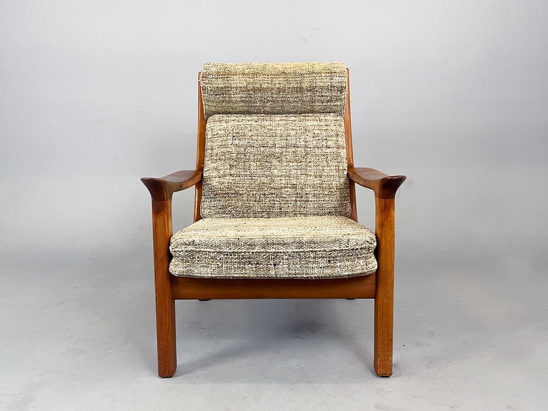 Foto Danish Teak Wood Midcentury Armchair with Headrest by Ole Wanscher 1962