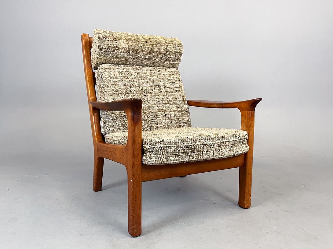 Foto Danish Teak Wood Midcentury Armchair with Headrest by Ole Wanscher 1962