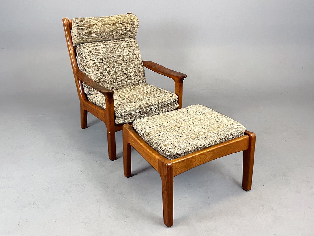 Foto Danish Teak Wood Midcentury Armchair with Headrest by Ole Wanscher 1962