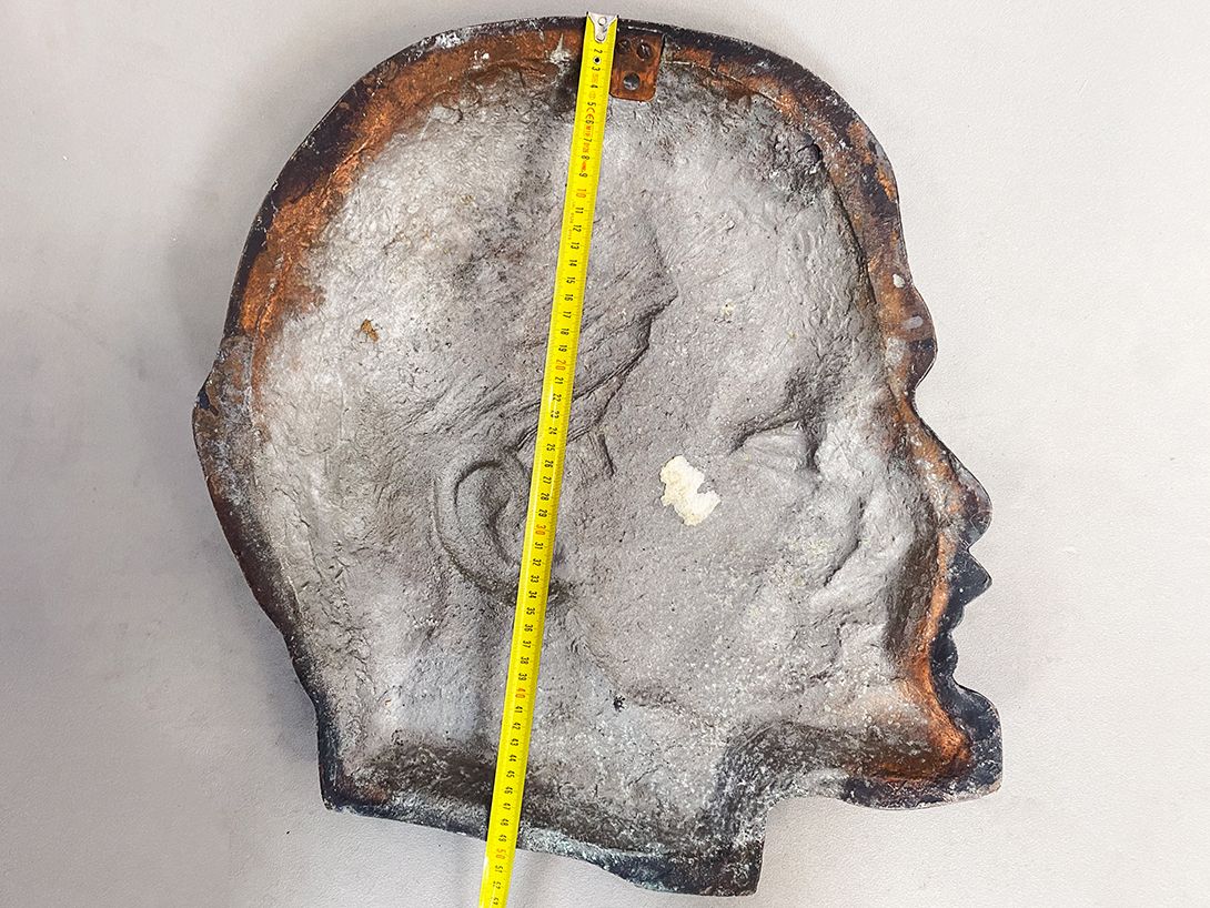 Foto Rusty Ancient Lenin Head Metal Relief h52