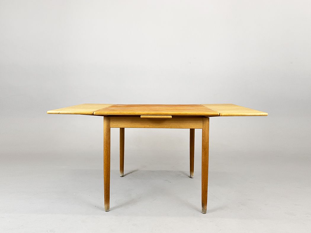 Foto Extendible Wooden Dining Table h73x85x85