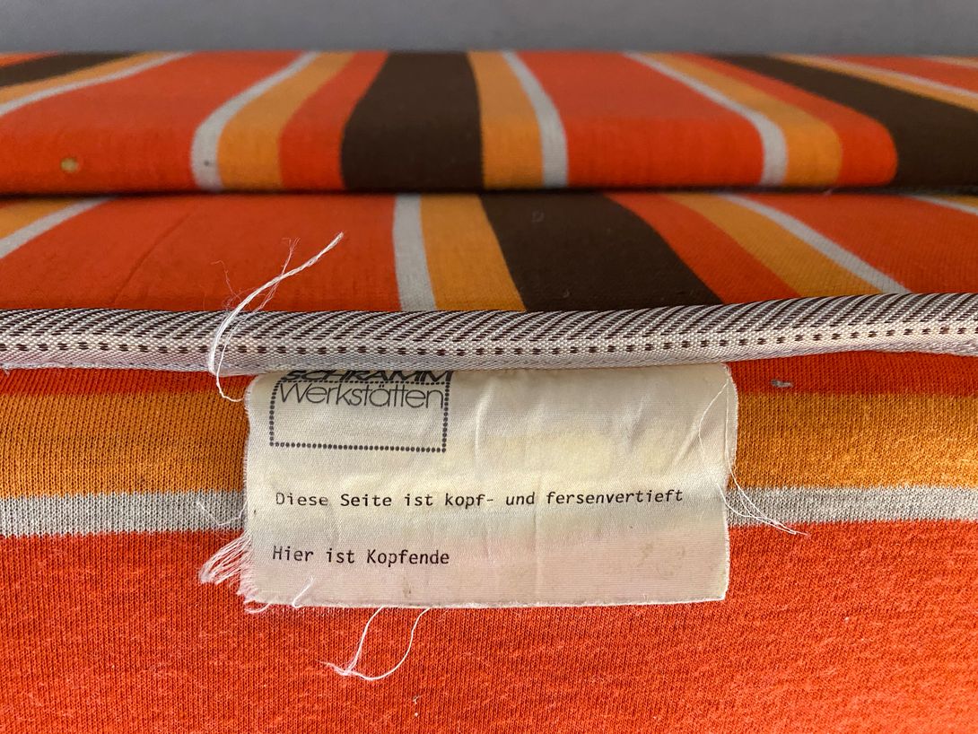 Foto Electronic Orange Striped Bed France 1972, adjustable and on rolls h50