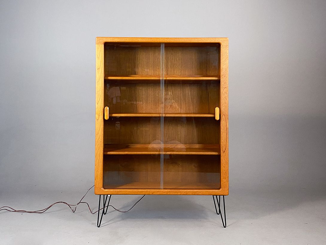 Foto Illuminated Teak Cabinet h143