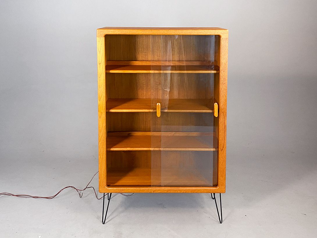 Foto Illuminated Teak Cabinet h143