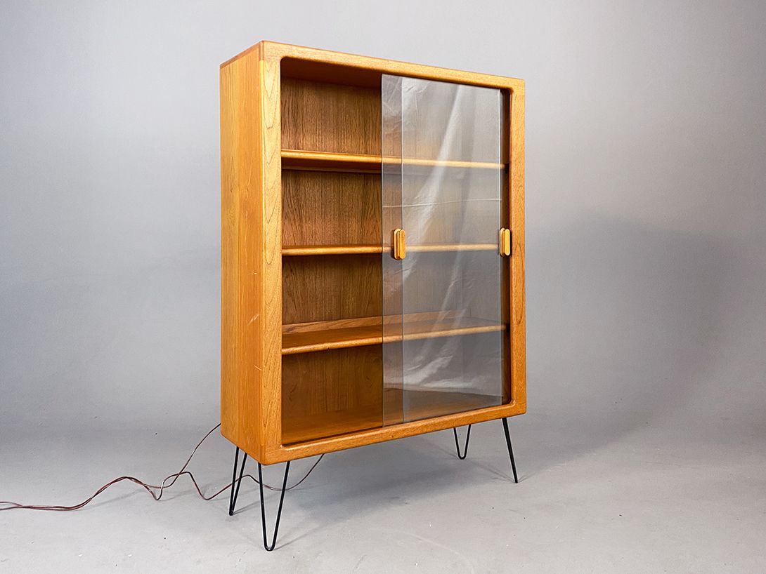 Foto Illuminated Teak Cabinet h143