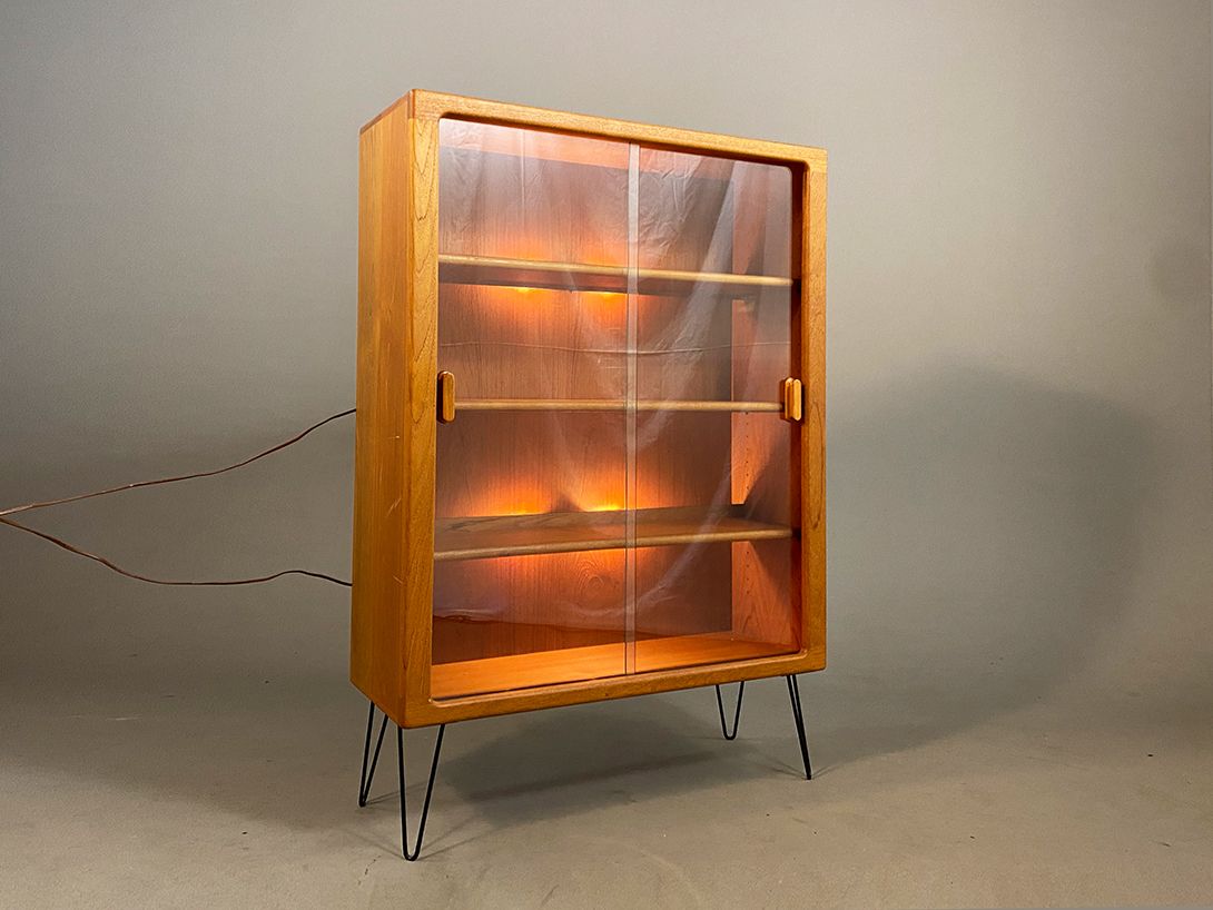 Foto Illuminated Teak Cabinet h143