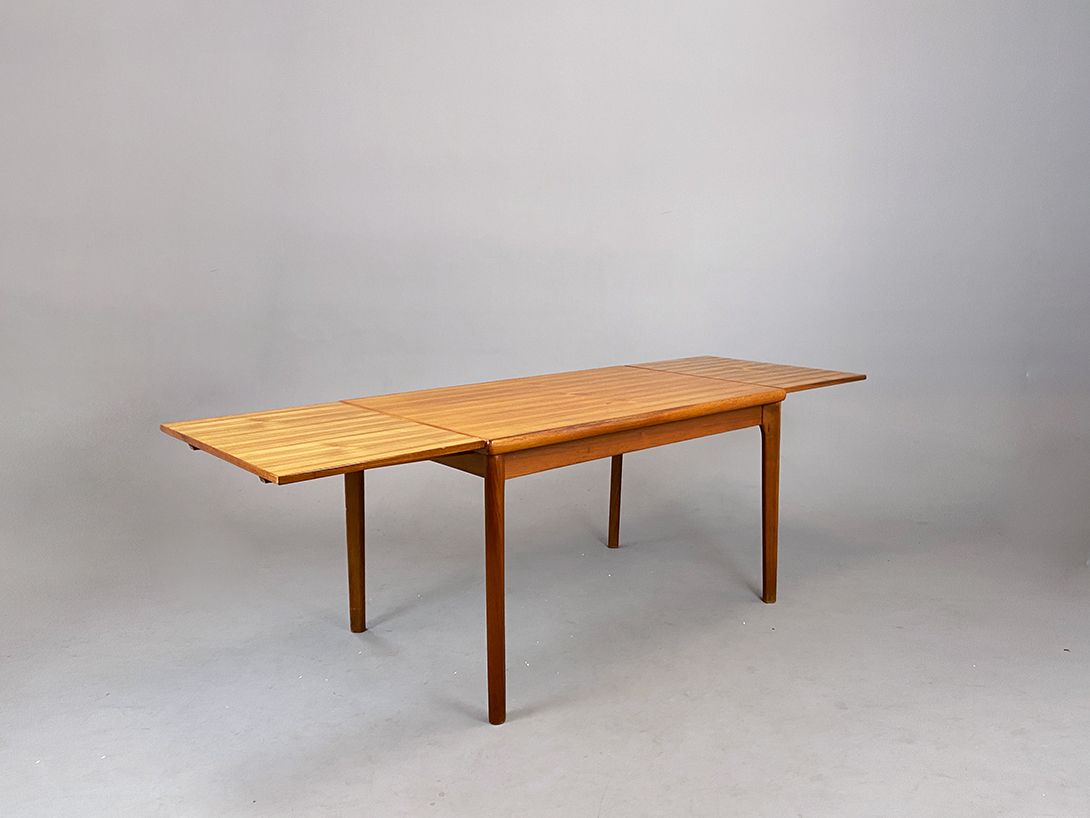 Foto Teak Wood Table Denmark 1964 h73x120x80