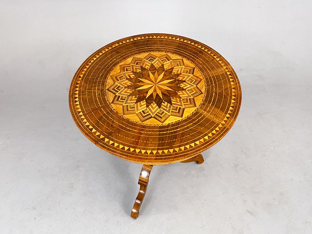 Foto Rustic Royal Wooden Carved Dining Table with Oriental Pattern h77x71