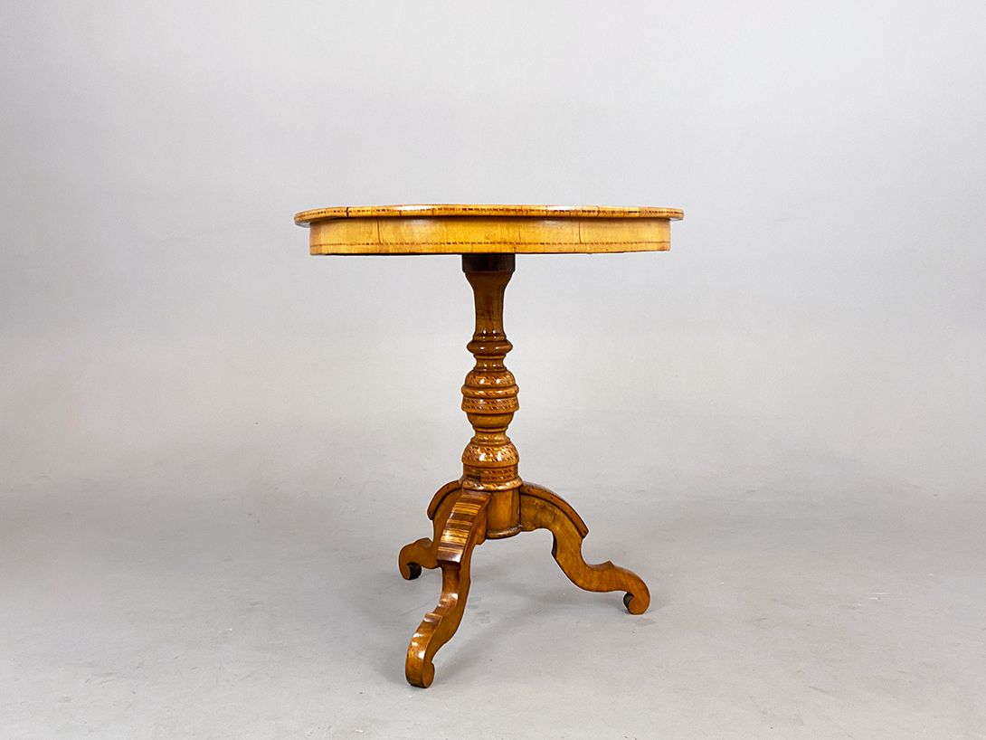 Foto Rustic Royal Wooden Carved Dining Table with Oriental Pattern h77x71